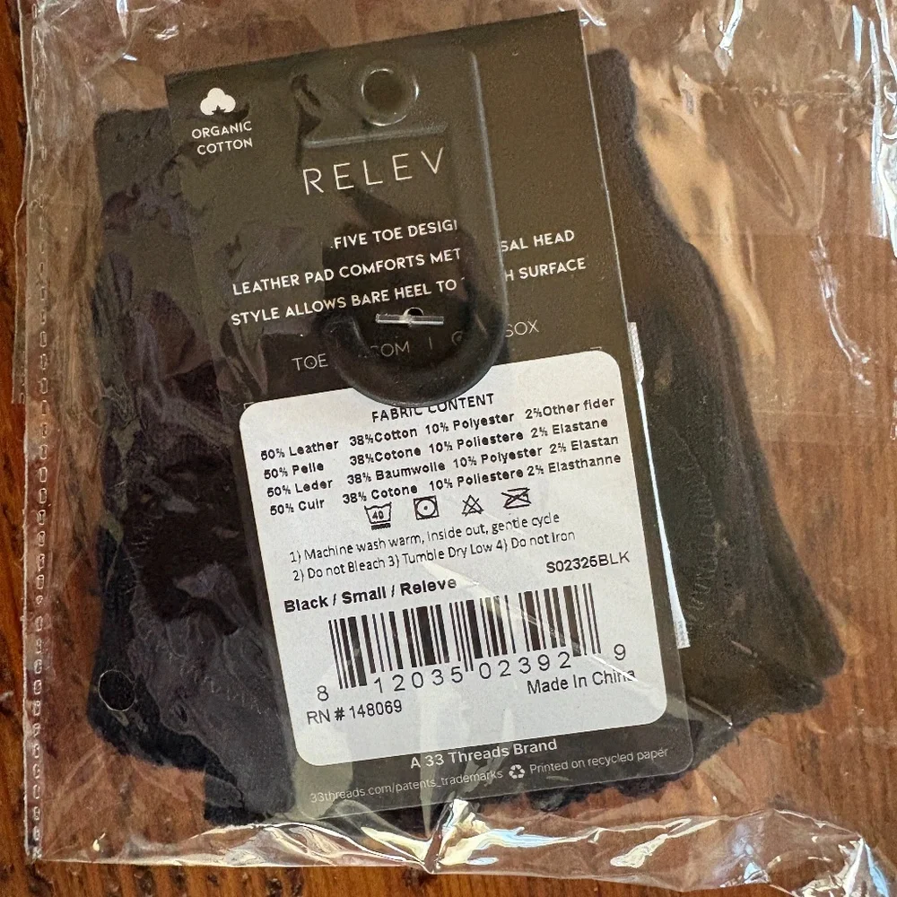 NWT ToeSox Releve Socks Size Small in Black Half Toe